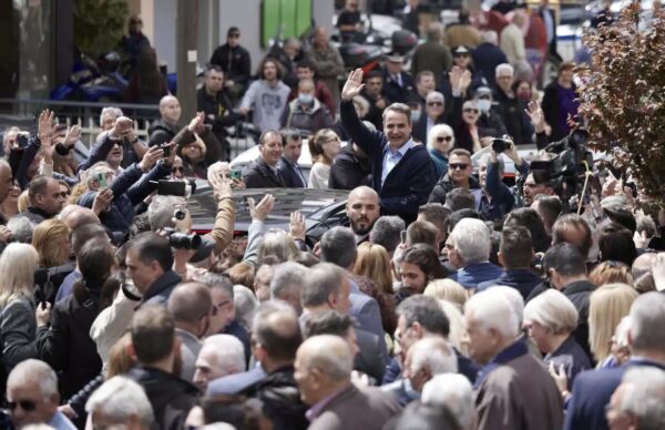 Περιοδεία του Πρωθυπουργού Κυριάκου Μητσοτάκη στην Πετρούπολη, Πέμπτη 6 Απριλίου 2023. Ο Κυριάκος Μητσοτάκης συνομίλησε μίλησε με πολίτες στο καφέ “La Maison