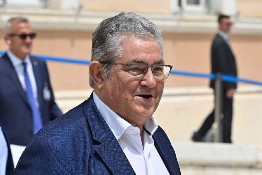 Δημήτρης Κουτσούμπας: Σπάνια, βραδινή έξοδος με τη σύζυγό του