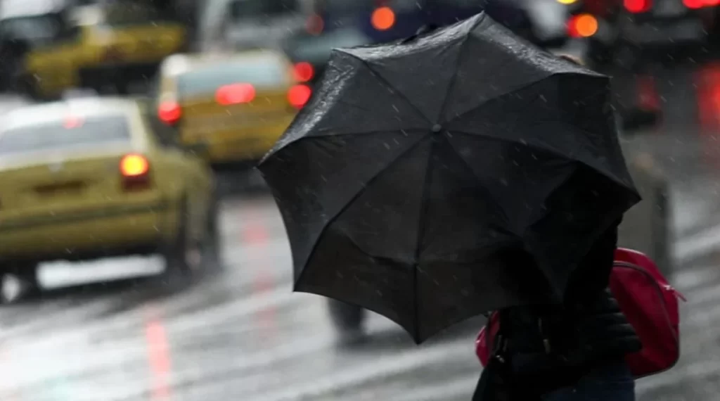 Καιρός: Έκτακτο δελτίο επιδείνωσης – Έρχονται καταιγίδες, χαλάζι και θυελλώδεις άνεμοι από αύριο