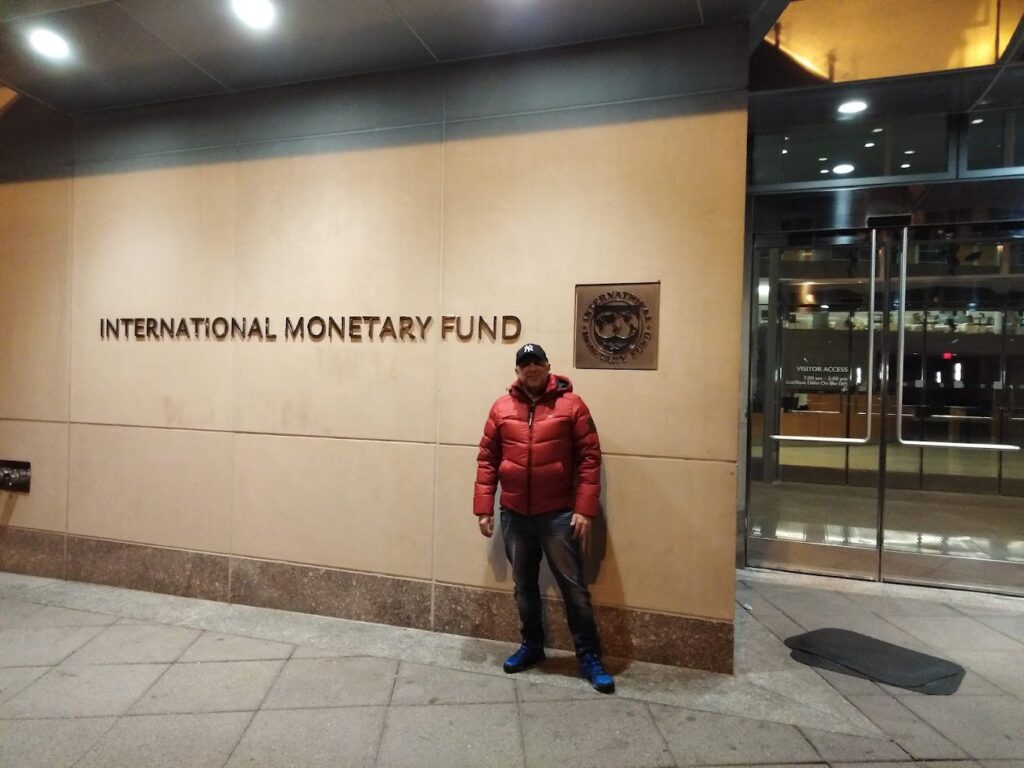 ΔΝΤ: Προβλέπει μείωση του ελληνικού χρέους