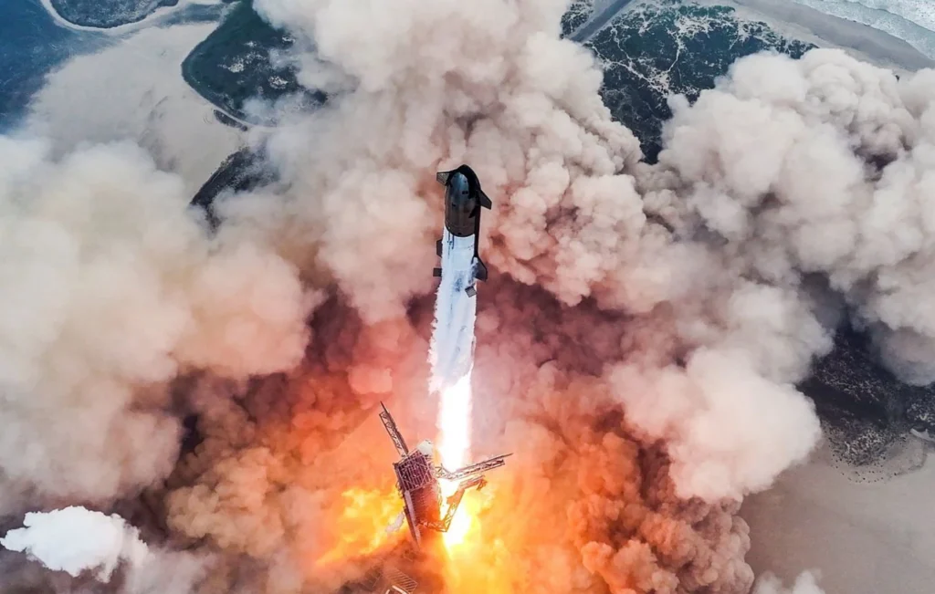 SpaceX: Εντυπωσιακά βίντεο από την εκτόξευση γιγαντιαίου πυραύλου