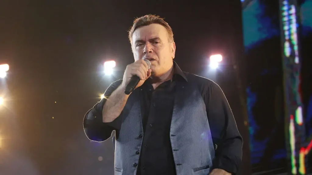 Πέθανε ο τραγουδιστής Μανώλης Λιδάκης