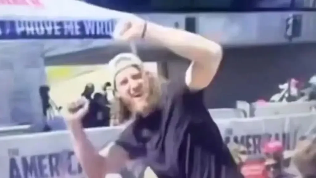 Δολοφονία Τσάρλι Κερκ: Μυστήριο με άνδρα που πανηγυρίζει με όρθιες γροθιές