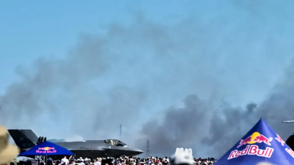 Αεροσκάφος F4 Phantom συνετρίβη στις επιδείξεις στην Τανάγρα